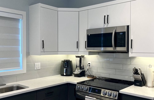 Winnipeg House | New build modern home with free parking