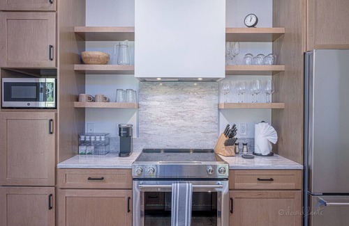 Galena House | New build, modern, hot tub, nature & HOA amenities