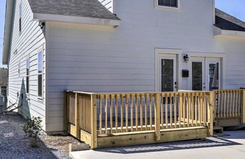 Macon House | New-build modern house in Downtown Macon-Best Location with King Bed & Spa Bath