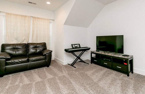 Woodbine House | New-Build Nashville House Near Downtown, Airport, Shopping & Zoo