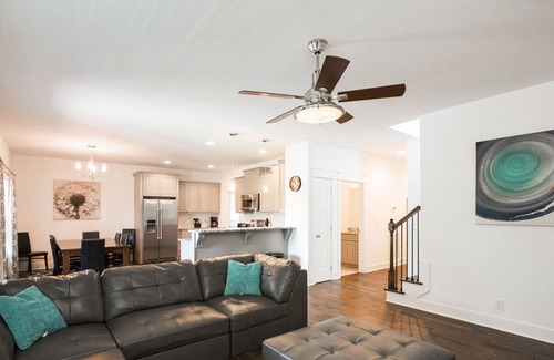 Woodbine House | New-Build Nashville House Near Downtown, Airport, Shopping & Zoo