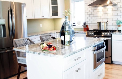 Middletown House | New Build~Spacious, Outdoor Lounging, Newport 4mi