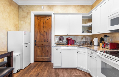 Temecula House | New-Build Temecula Villa with King Suite, Fireplace & Vineyard Views | The Villa