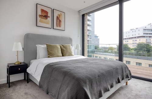 Whitechapel Apartment | New Build Tower Hamlets 2BR w/ Balcony nr Tube, by Blueground