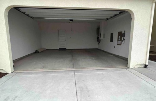 Roseville House | New built: corp/insurhousing/pet/close2shop/30+days