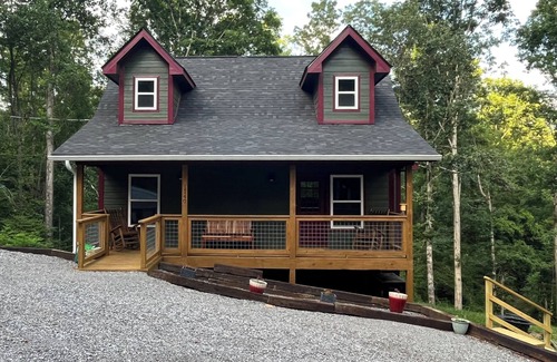Townsend Cabin | New Built cozy cabin Peaceful Side, Townsend, TN, Laurel Valley, no steep roads