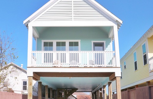 Galveston House | New Built Pastel Paradise - Teal Tranquility Oasis 2 Bedrooms 2 Baths Sleeps 6
