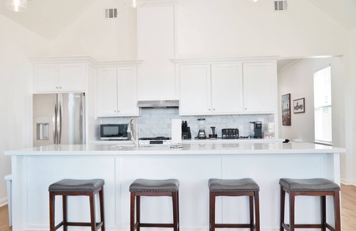 Galveston House | New Built Pastel Paradise - Pink Pelican Perch 2 Bedrooms 2 Baths Sleeps 6