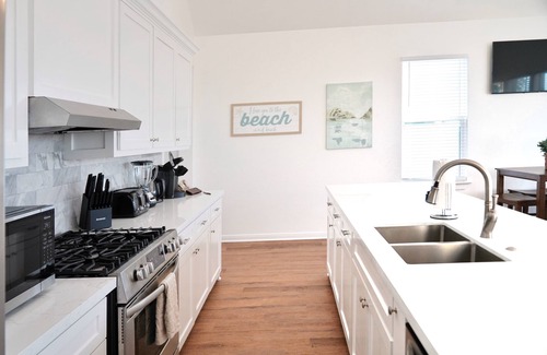 Galveston House | New Built Pastel Paradise - Pink Pelican Perch 2 Bedrooms 2 Baths Sleeps 6