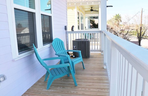 Galveston House | New Built Pastel Paradise - Pink Pelican Perch 2 Bedrooms 2 Baths Sleeps 6