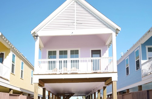 Galveston House | New Built Pastel Paradise - Pink Pelican Perch 2 Bedrooms 2 Baths Sleeps 6