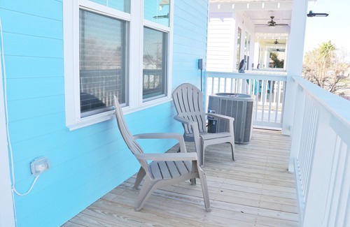 Galveston House | New Built Pastel Paradise - Blue Breeze Haven 2 Bedrooms 2 Baths Sleeps 6