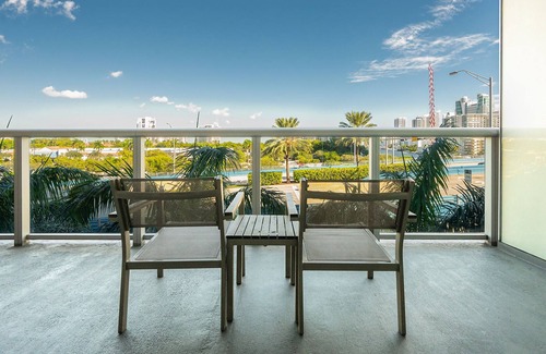Hallandale Beach Resort | New BW Deluxe Private 2 Bed / 2 Bath
