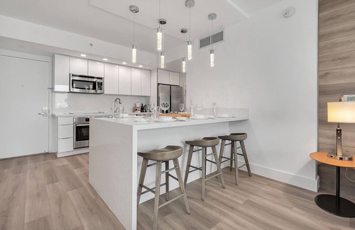 Hallandale Beach Resort | New BW Deluxe Private 2 Bed / 2 Bath