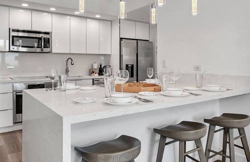 Hallandale Beach Resort | New BW Deluxe Private 2 Bed / 2 Bath