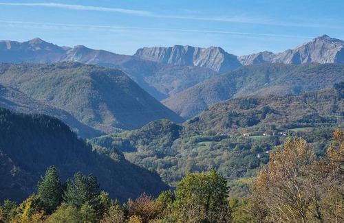 San Romano in Garfagnana Villa | New! Converted farmhouse, ideal for groups. Mountain views. Private pool!