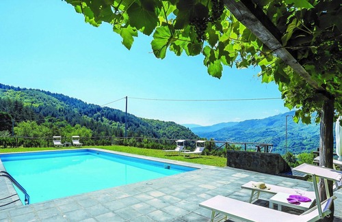 San Romano in Garfagnana Villa | New! Converted farmhouse, ideal for groups. Mountain views. Private pool!