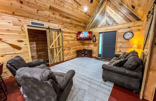 Mountain View Cabin | New Cabin just minutes from Sylamore Creek and close to town!
