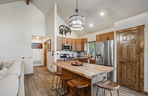 Meadow View Heights Cabin | NEW Cabin Near Southern Utah's Best National Parks