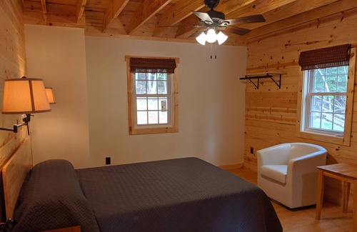 Nelson House | New Cabin on the Rockfish! Healing River Sounds Day and Night! Heart of Nelson!