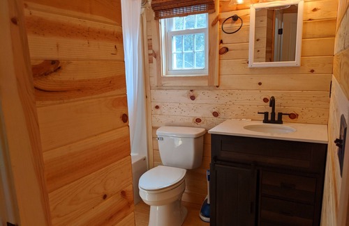 Nelson House | New Cabin on the Rockfish! Healing River Sounds Day and Night! Heart of Nelson!