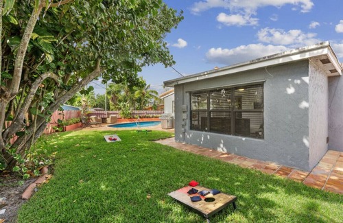 Sunset House | NEW! Cannon Ball Bungalow! Family Fun 15min->Beach