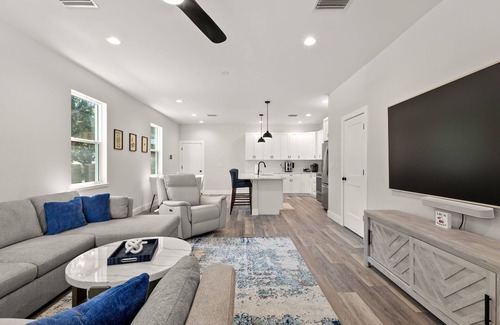 Tampa House | NEW! Casa Cereza - Stunning New Build In Old Tampa