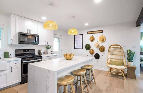New Papago Parkway House | New Casa Salute-Oldtown Scottsdale-Heated Pool!
