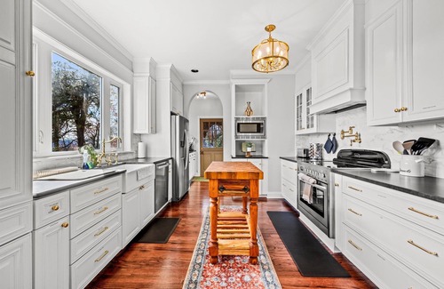 Black Mountain Other | New Castle with 6 bedrooms and WiFi in beautiful Black Mountain