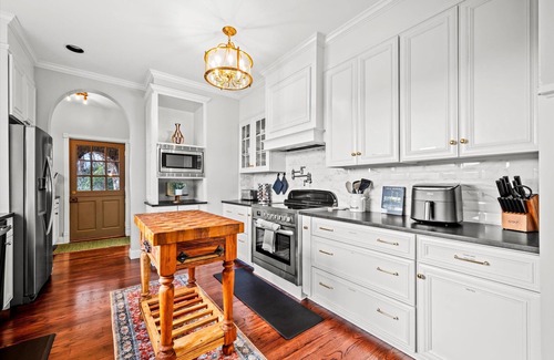 Black Mountain Other | New Castle with 6 bedrooms and WiFi in beautiful Black Mountain
