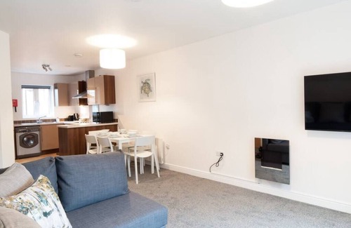 Derby Apartment | *NEW* Central Derby Apt, with Parking - The Vulcan - Sleeps 6