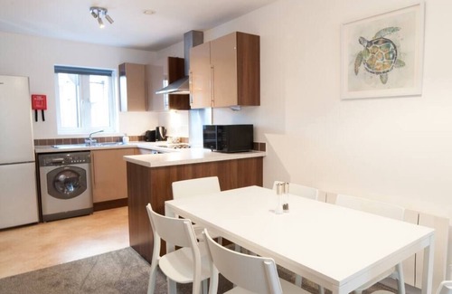 Derby Apartment | *NEW* Central Derby Apt, with Parking - The Vulcan - Sleeps 6
