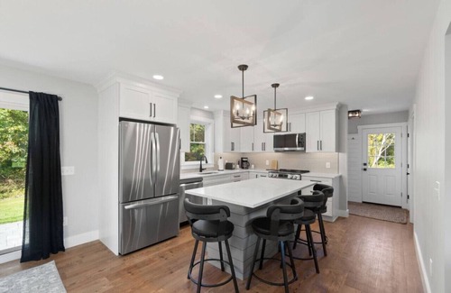 Wakefield-Peacedale Apartment | New Centrally located Stylish Modern Farmhouse