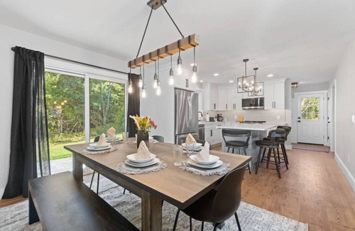 Wakefield-Peacedale Apartment | New Centrally located Stylish Modern Farmhouse