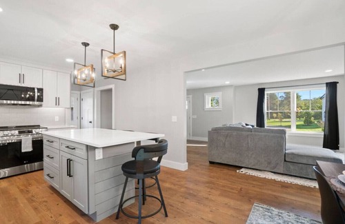 Wakefield-Peacedale Apartment | New Centrally located Stylish Modern Farmhouse