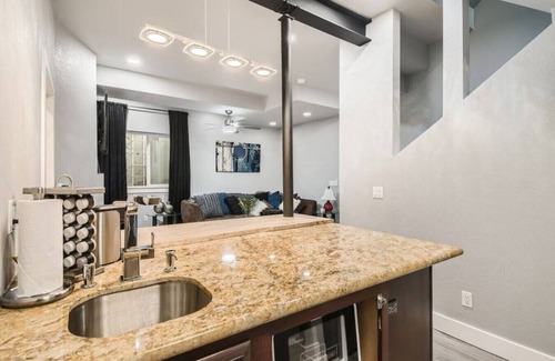 Twin Lakes Condo | New Centrally located Guest Suite w/Jacuzzi