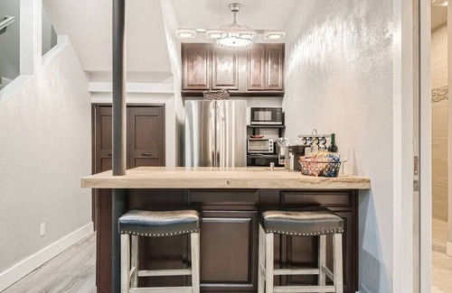 Twin Lakes Condo | New Centrally located Guest Suite w/Jacuzzi