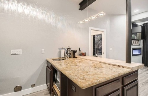 Twin Lakes Condo | New Centrally located Guest Suite w/Jacuzzi
