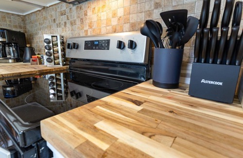 North Aurora Apartment | "NEW" Centrally Located Mid-Mod Comfort-Near Anschutz