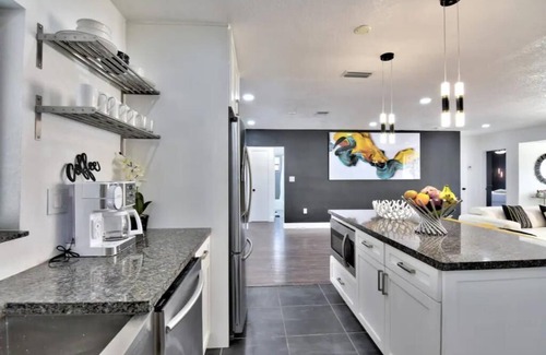 Miramar House | New Centrally Located Retreat Near Miami
