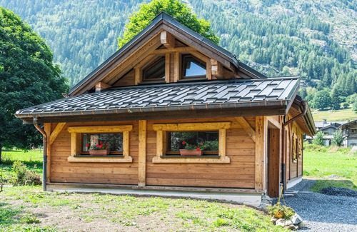 Vallorcine Ski Chalet | New "Chalet des Plans" Mountain view! At the foot of the slopes, terrace, garden.
