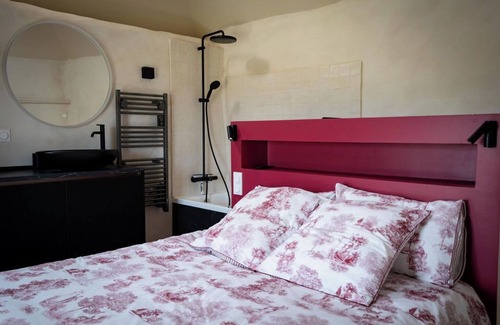 Carantec Cabin | New! Charming 18th-century pavilion