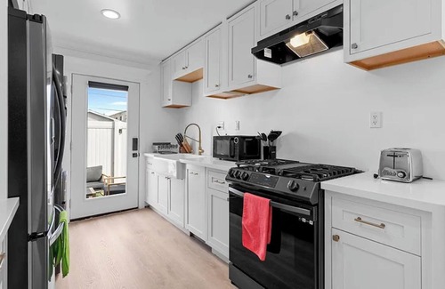 Eastside House | -NEW - Charming 3-bedroom house with WiFi and AC in awesome Long Beach