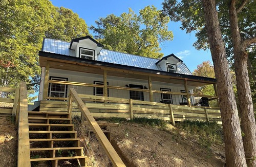 Bremen House | NEW Charming 3-bedroom house on Smith Lake.