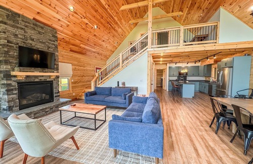 Waterfront Greens House | New: Charming Cabin Home with Free Golf + More