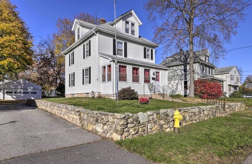 Manchester House | NEW! Charming + Cozy Getaway < 2 Mi to Main St!