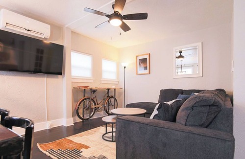 Canon City House | New · Charming Downtown Retreat with Hot Tub