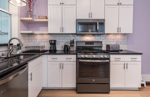 Schnitzelburg House | New! Charming home in Germantown - walk to fun!