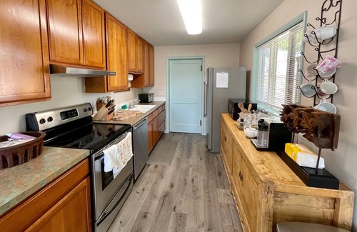 Kenmore Cottage | New Charming Lakeview Cottage in Downtown Kenmore