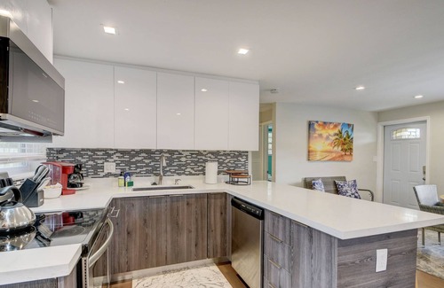 Royal Palm Beach House | NEW! Charming Retreat, Steps From Dining!